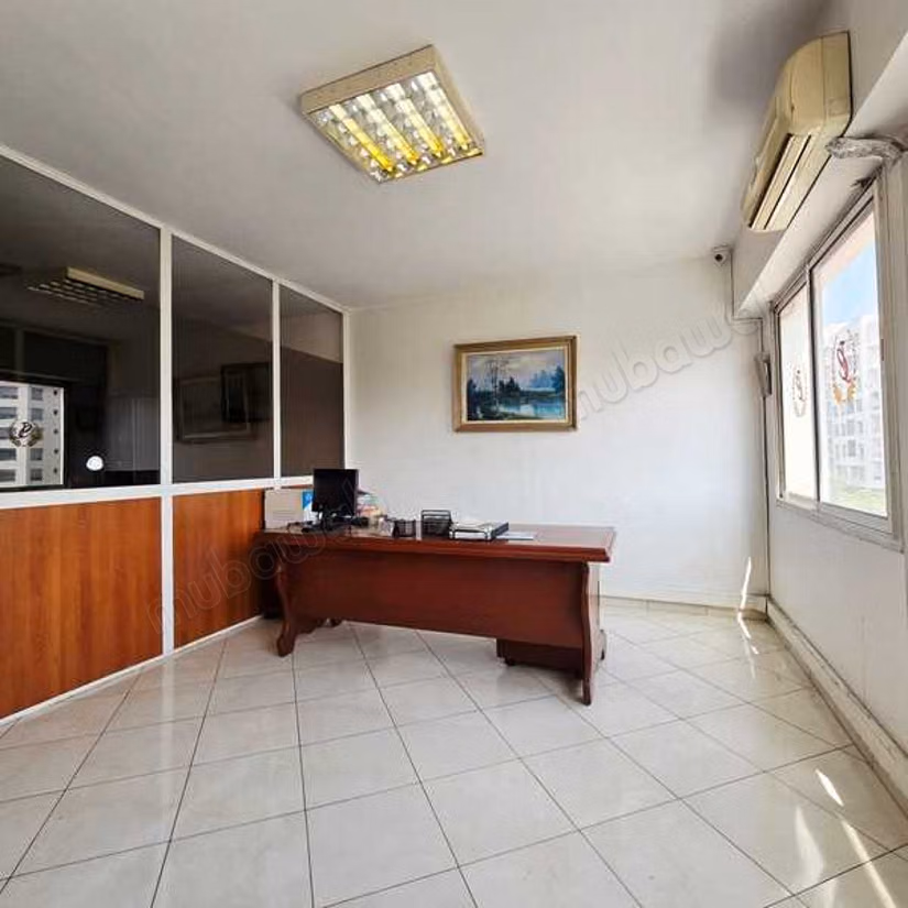 Bureau à Louer de 189.0 m² à Casablanca, Derb Ghalef