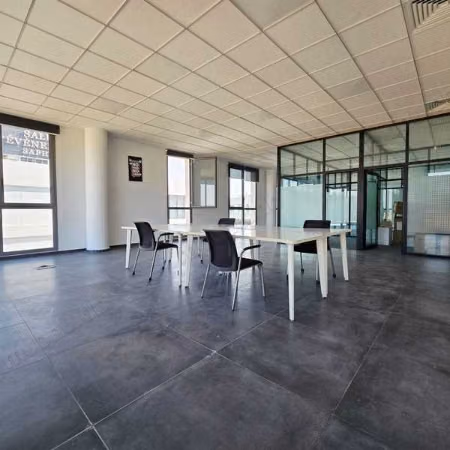 Ufficio in Affitto di 154.0 m² a Casablanca, Sidi Maarouf