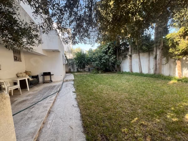 À vendre une villa a renover a menzah 8
