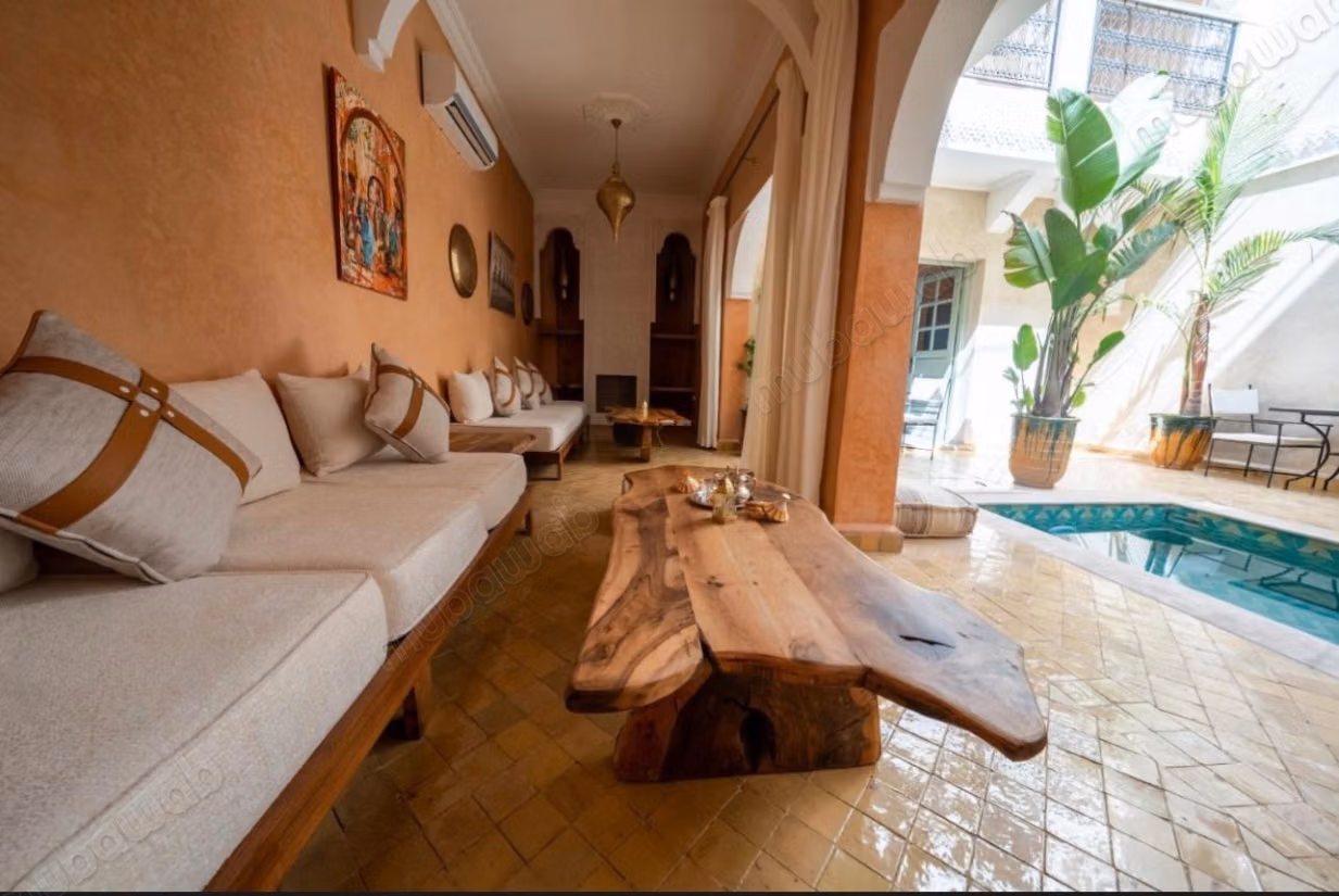 Somptueux riad à vendre à Michouar. 7 belles chambres. Piscine et cheminée