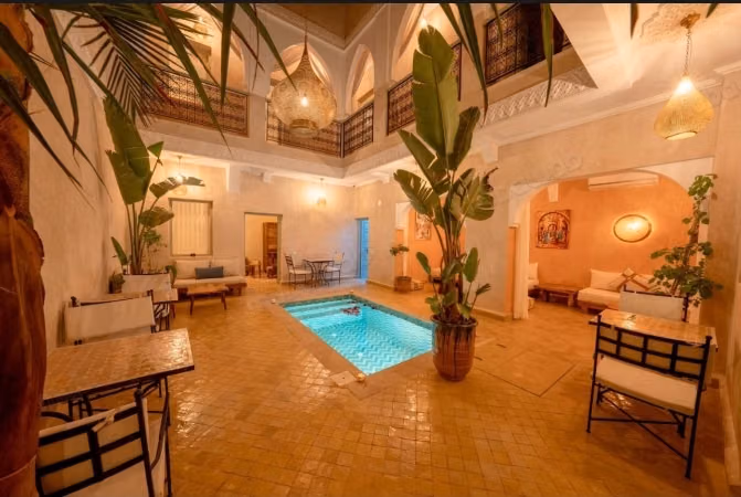Somptueux riad à vendre à Michouar. 7 belles chambres. Piscine et cheminée