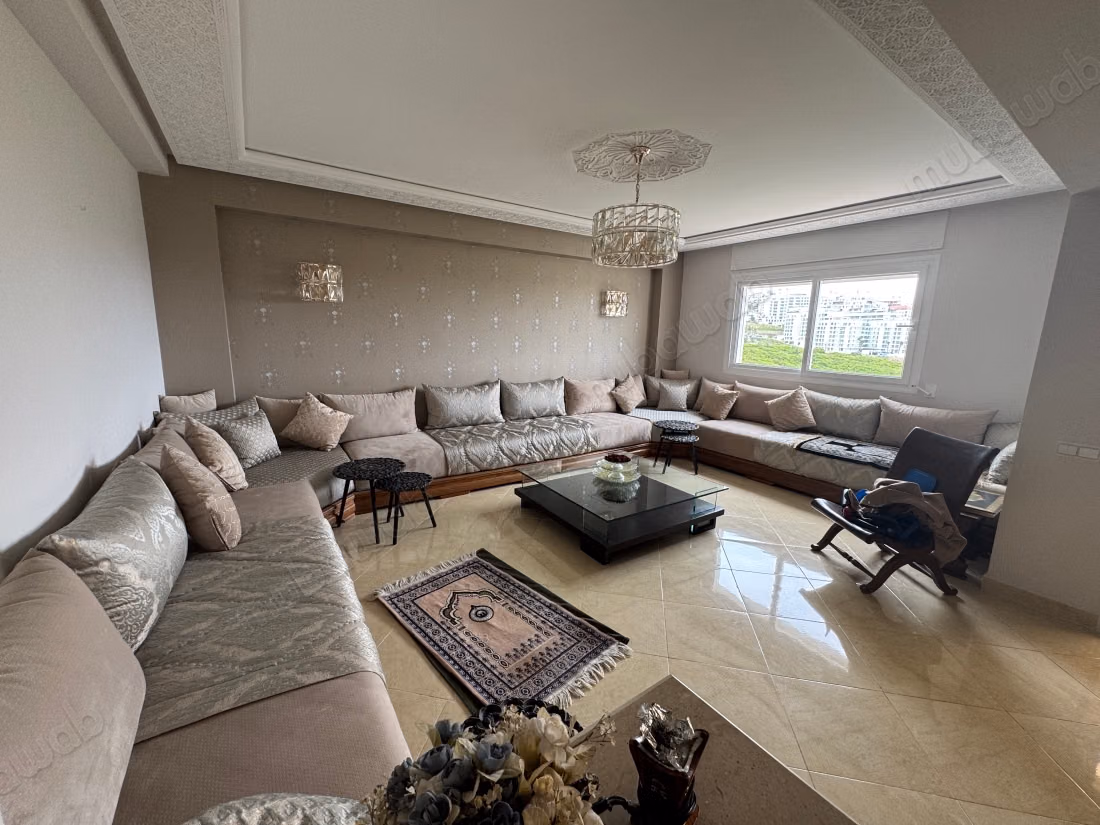 Venta de apartamento en Malabata. 3 hermosas habitaciones