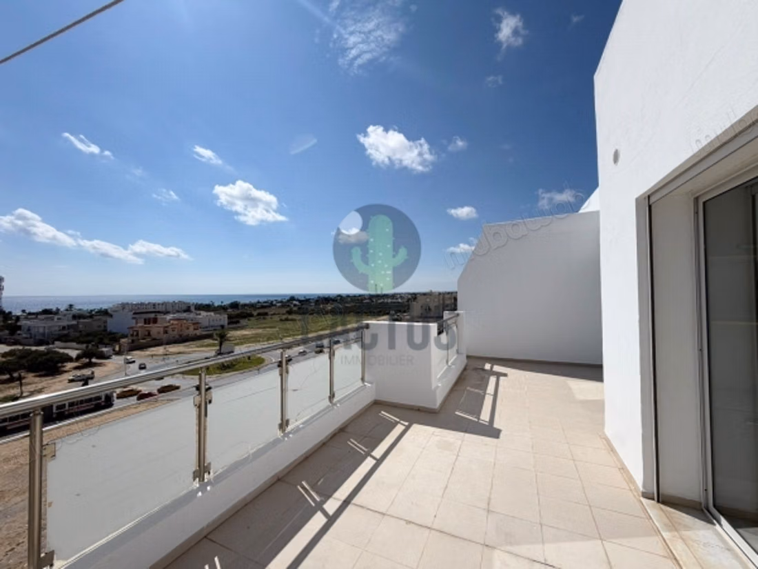 In vendita S2 con vista mare e terrazza in città