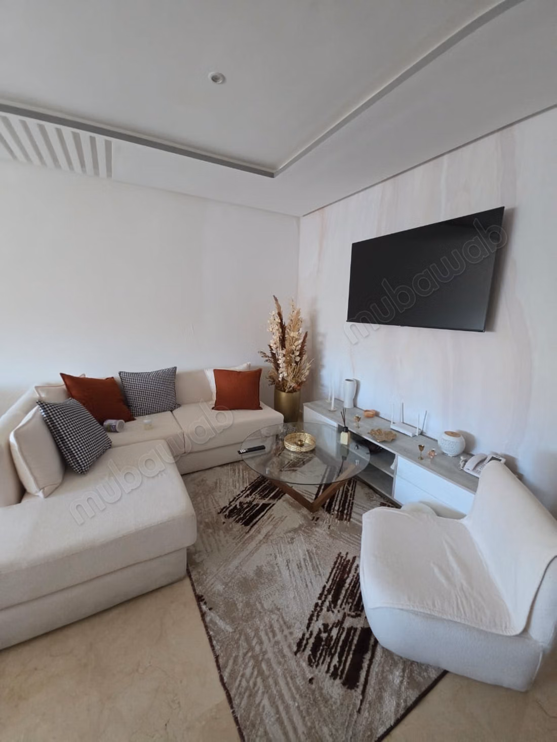 Almost new apartment on Moulay Ismail Boulevard