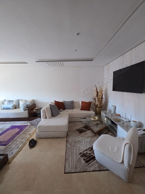 Almost new apartment on Moulay Ismail Boulevard