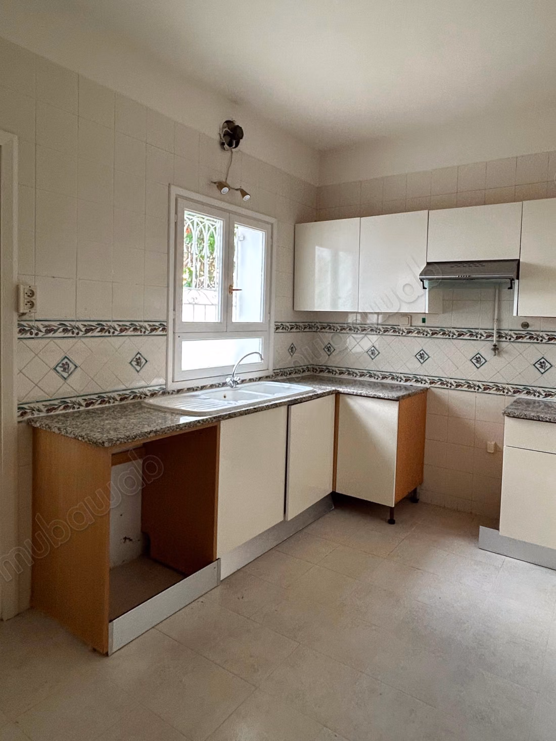 Villa di lusso in affitto a La Marsa City. 3 belle camere. Porta blindata e parabola