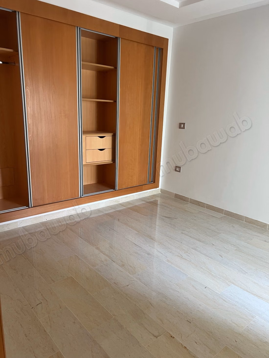 Appartement à louer à El Manar 
1.2 chambres agréables. Porte blindée et système de double vitrage