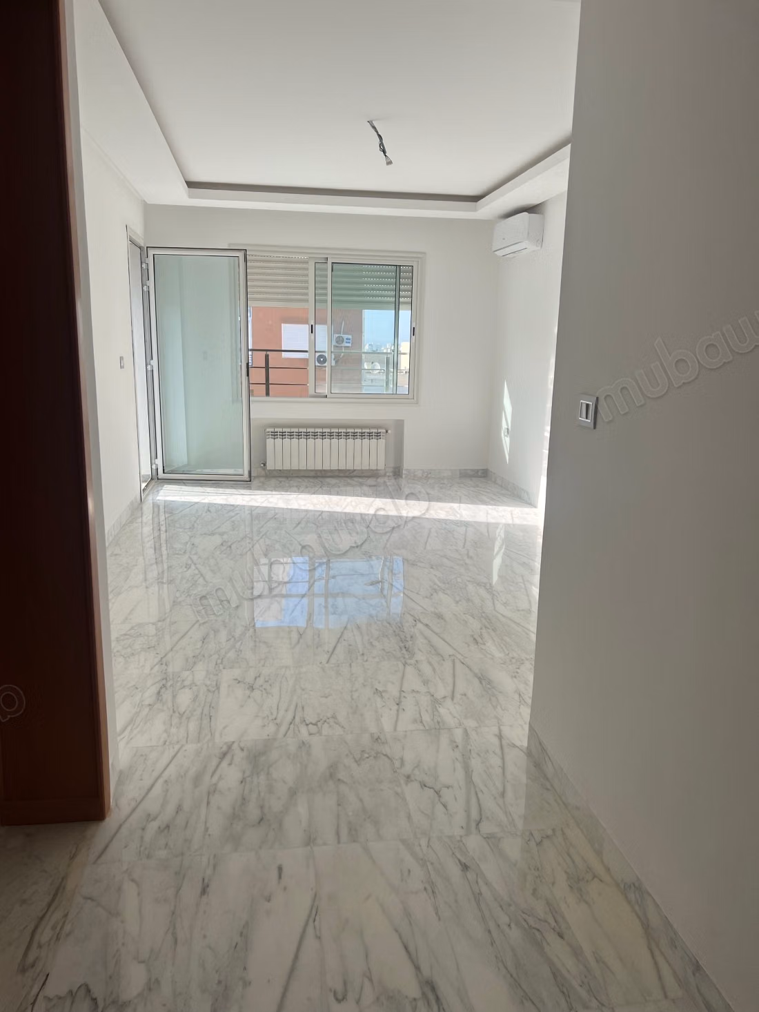 Appartement à louer à El Manar 
1.2 chambres agréables. Porte blindée et système de double vitrage