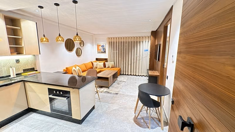 Nuovo studio con terrazza e piscina