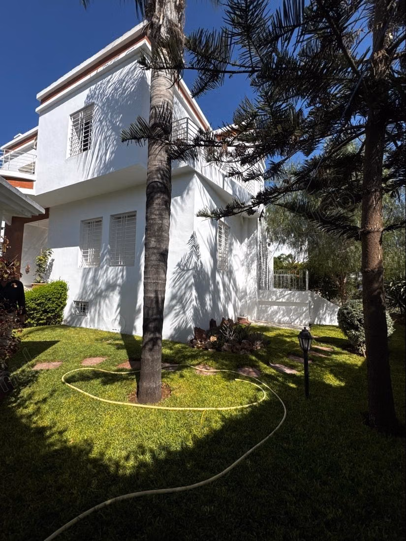 Villa isolée à vendre – Laimoun, Emplacement privilégié face à un jardin