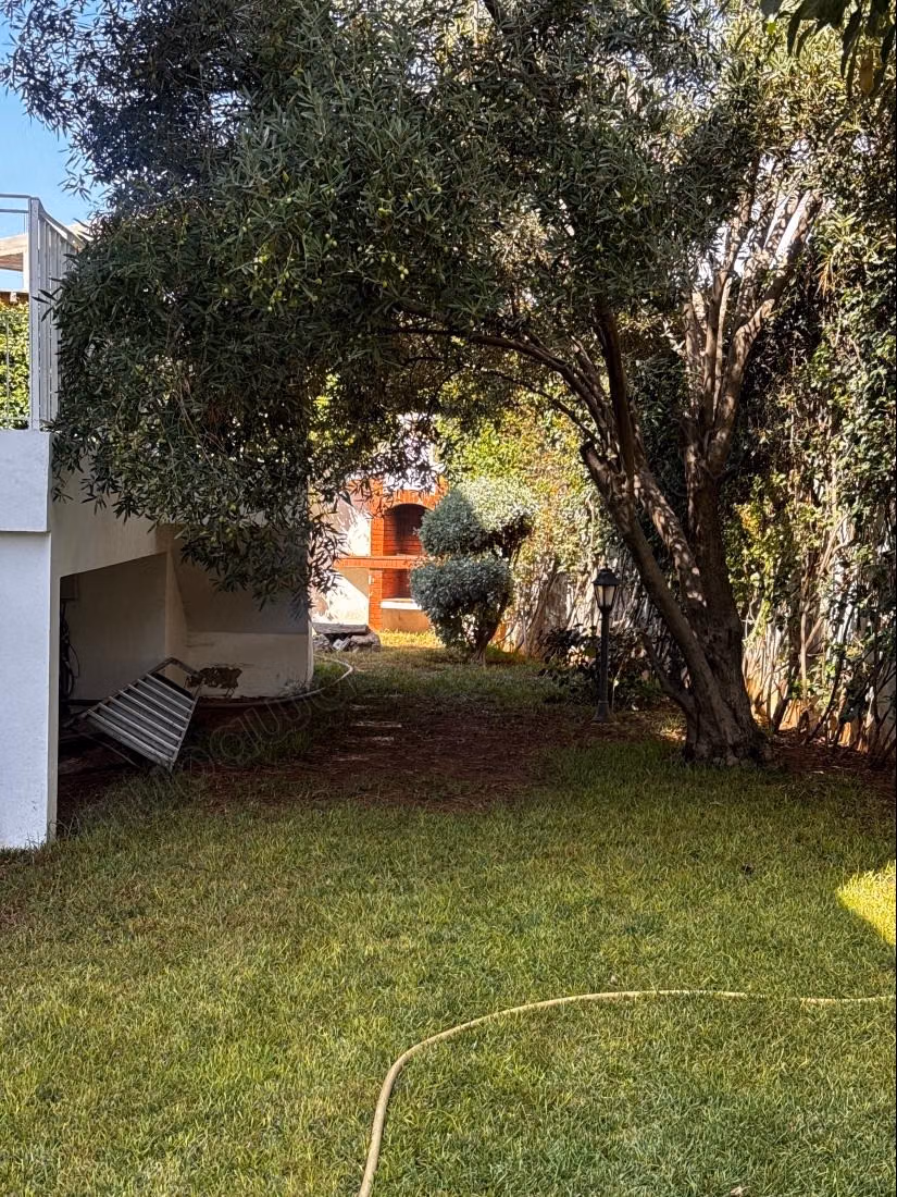 Villa isolée à vendre – Laimoun, Emplacement privilégié face à un jardin