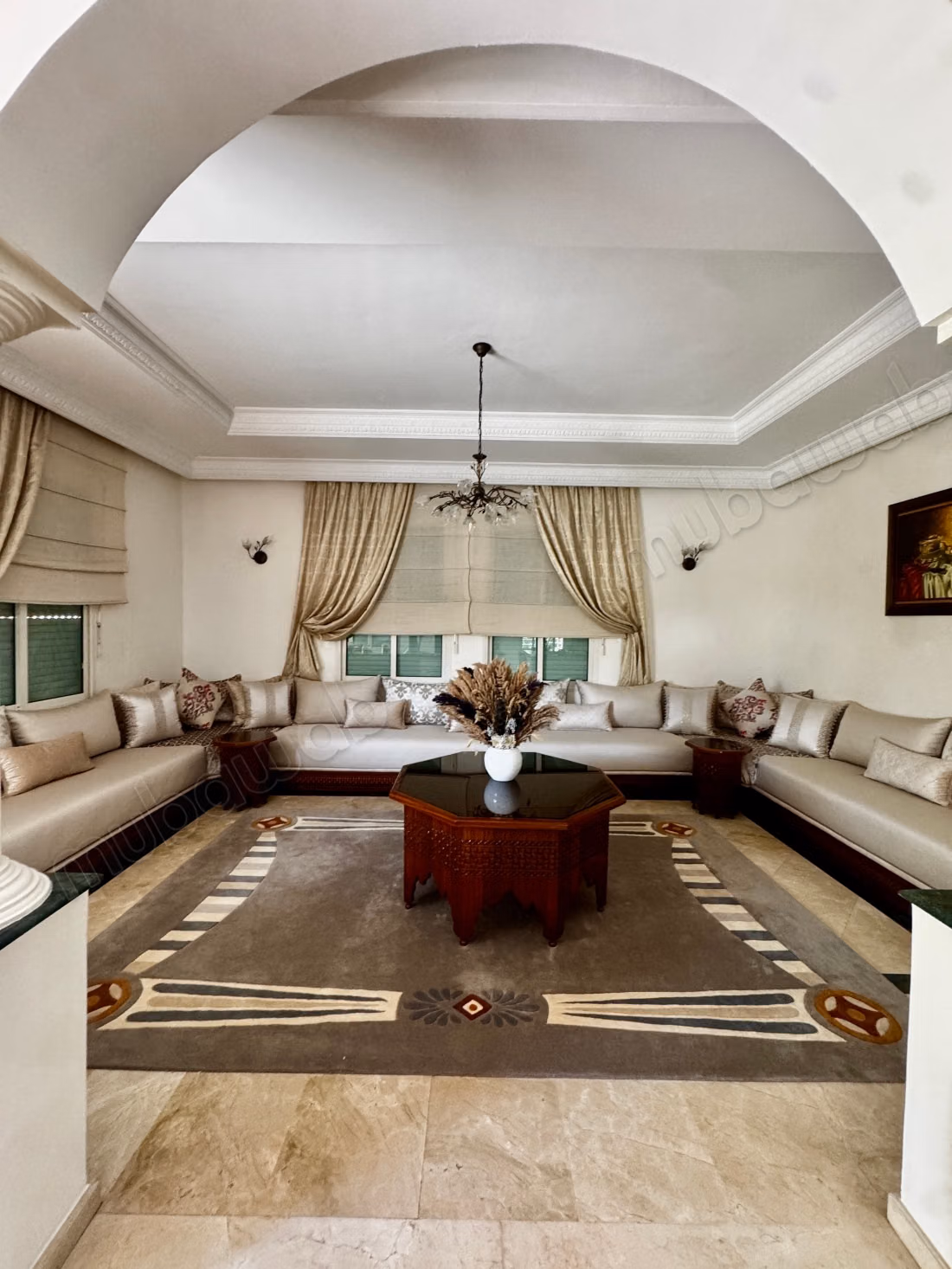 Villa isolée à vendre – Laimoun, Emplacement privilégié face à un jardin