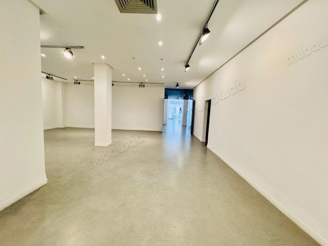 Local premium à l'achat à Racine totale 176 m²