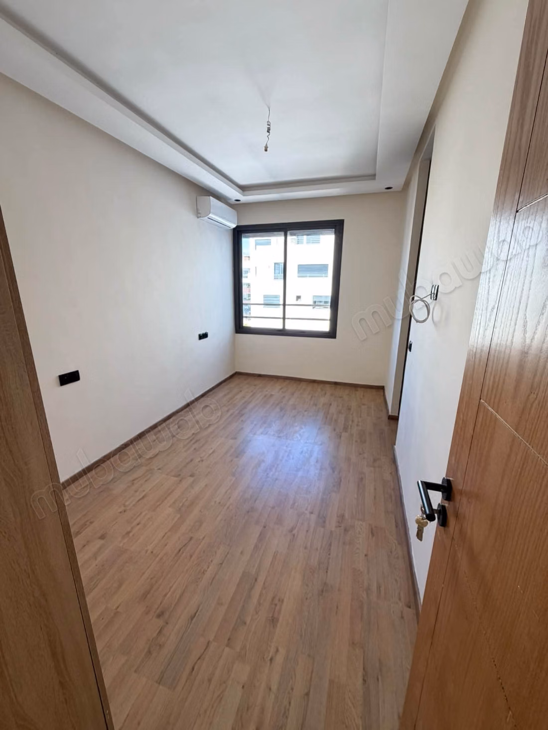 Louez cet appartement à Les Hôpitaux. 
2 chambres. 
Système de parabole et résidence sécurisée