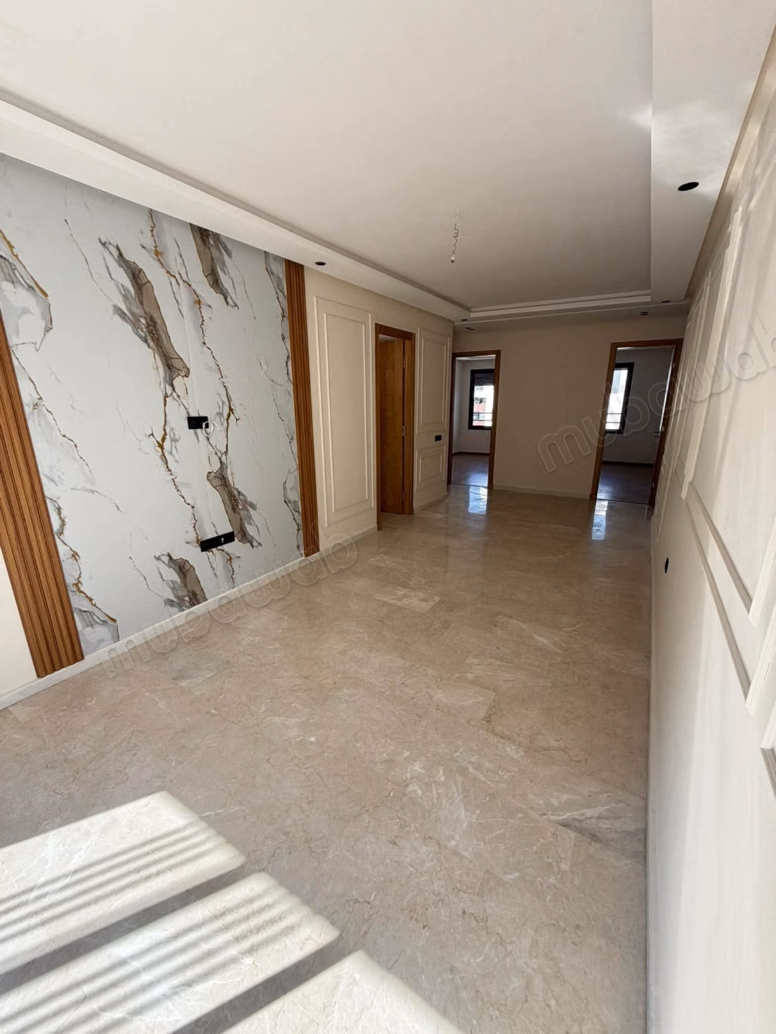 Louez cet appartement à Les Hôpitaux. 
2 chambres. 
Système de parabole et résidence sécurisée