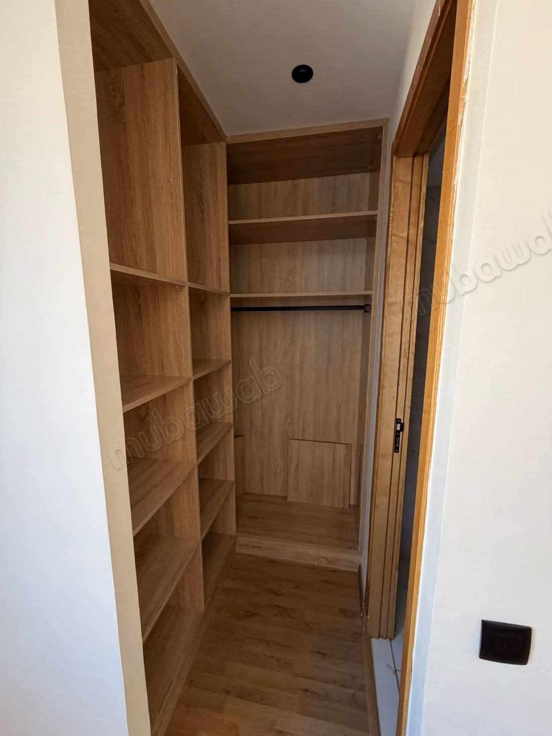 Louez cet appartement à Les Hôpitaux. 
2 chambres. 
Système de parabole et résidence sécurisée