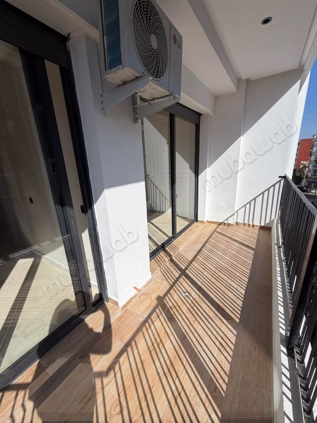 Louez cet appartement à Les Hôpitaux. 
2 chambres. 
Système de parabole et résidence sécurisée