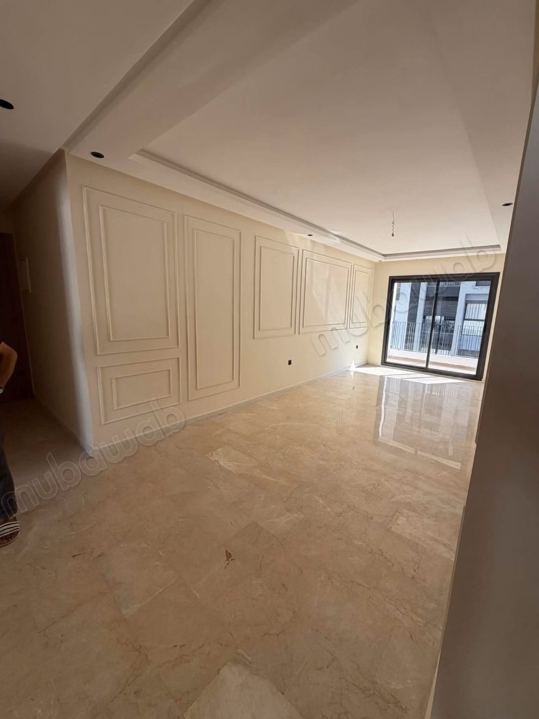 Louez cet appartement à Les Hôpitaux. 
2 chambres. 
Système de parabole et résidence sécurisée