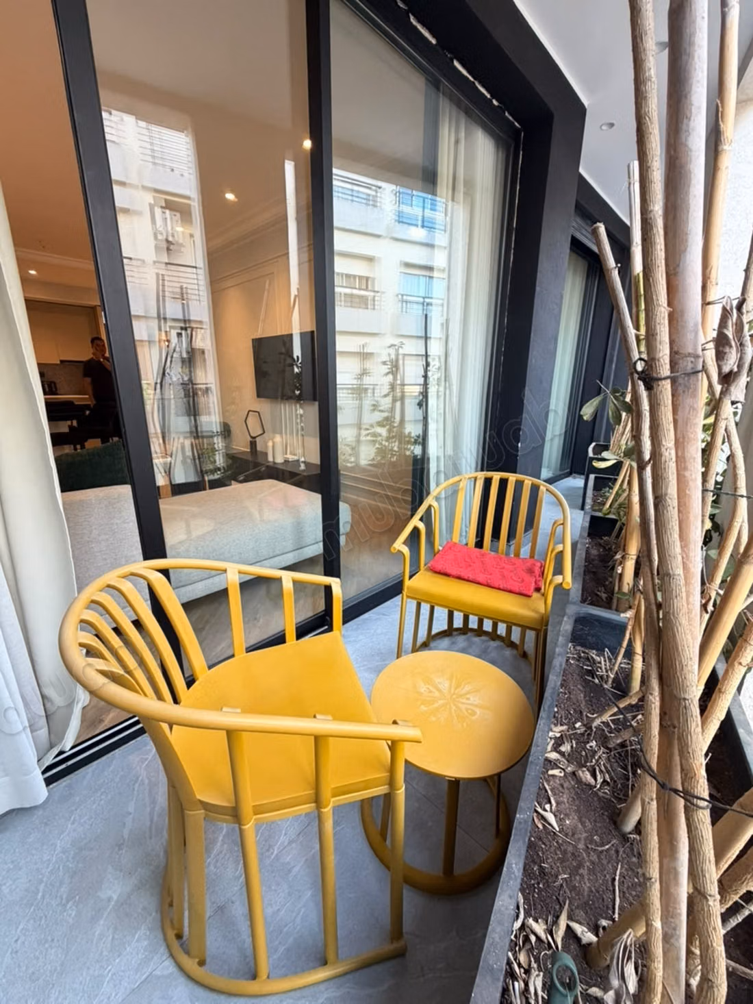 Très bel Studio meuble en location à Racine