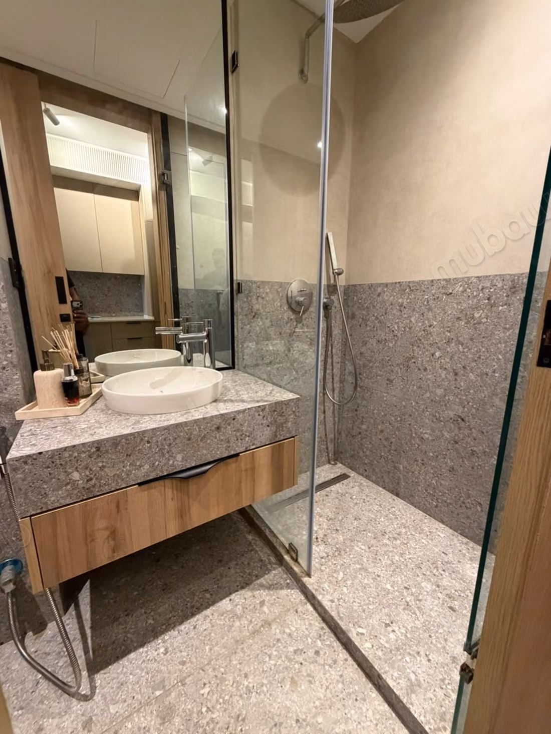 Très bel Studio meuble en location à Racine
