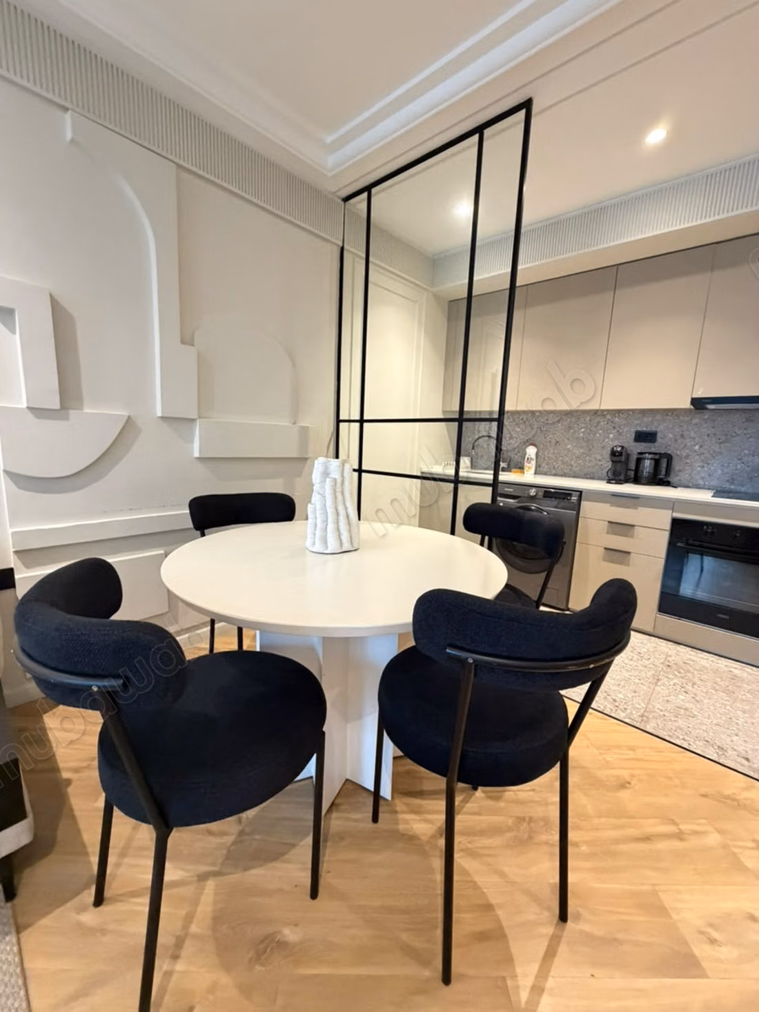 Très bel Studio meuble en location à Racine