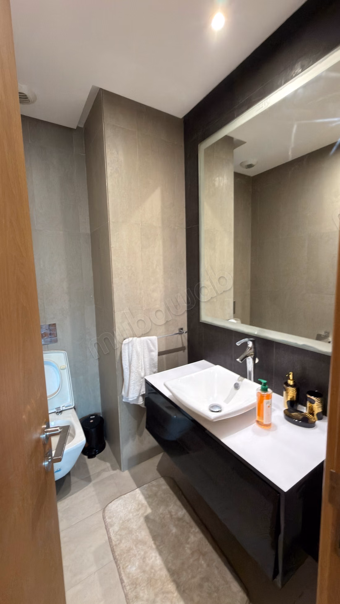 Louez cet appartement à Casablanca Marina. 
2 chambres agréables. 
Bien meublé