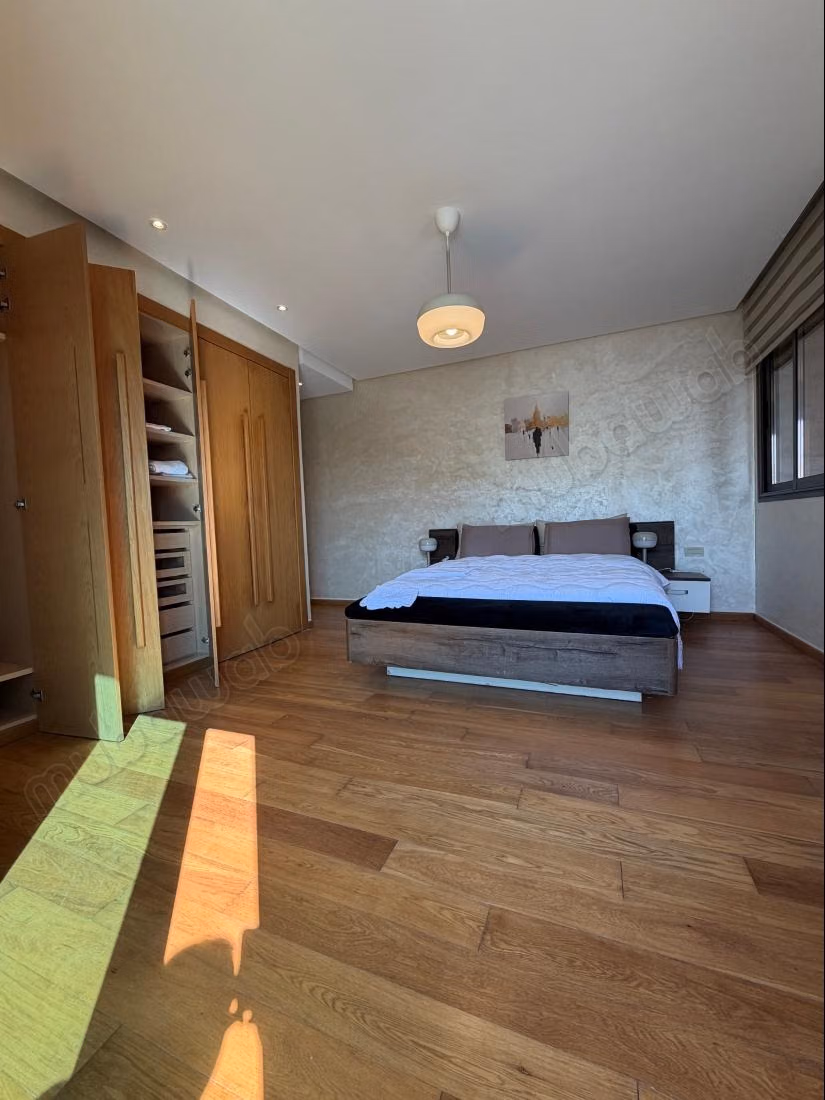 Louez cet appartement à Casablanca Marina. 
2 chambres agréables. 
Bien meublé