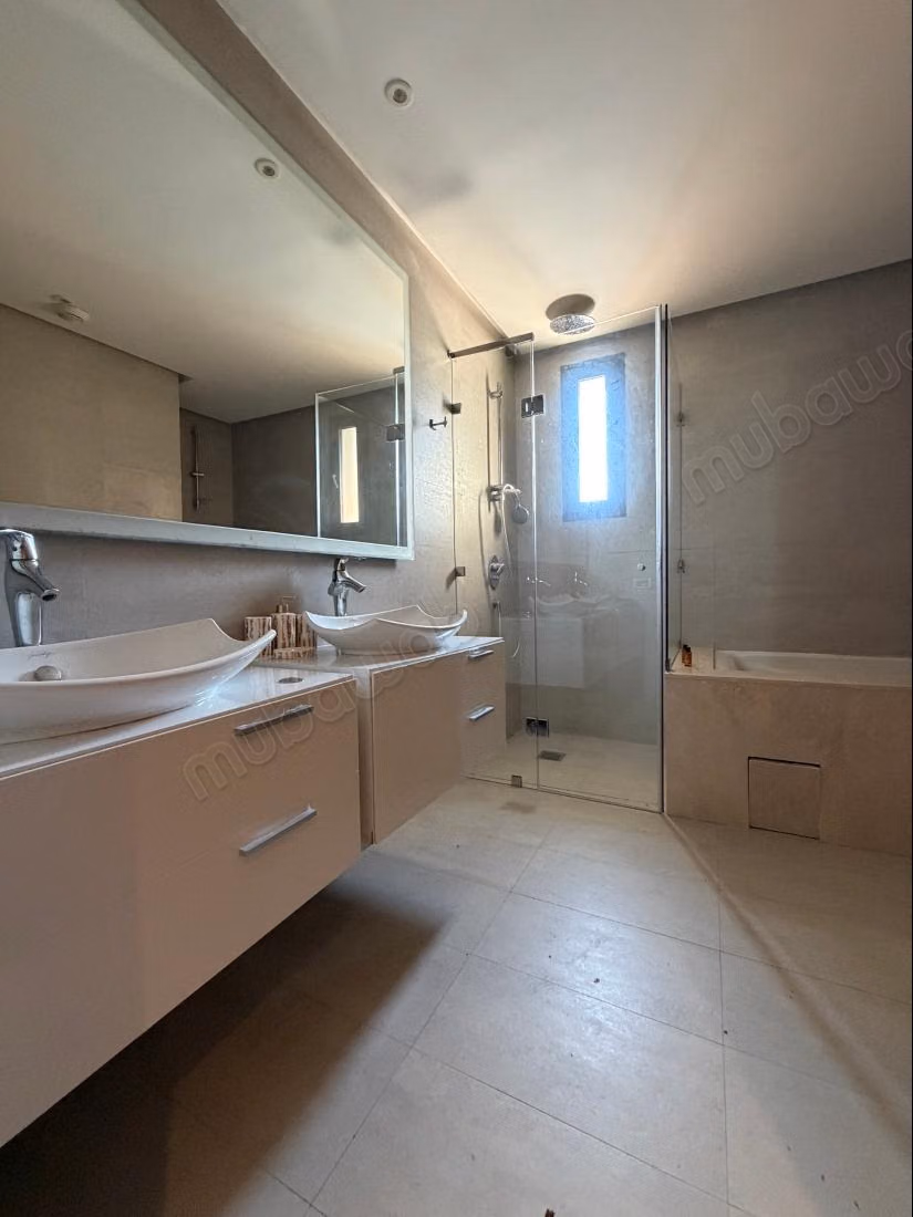 Louez cet appartement à Casablanca Marina. 
2 chambres agréables. 
Bien meublé