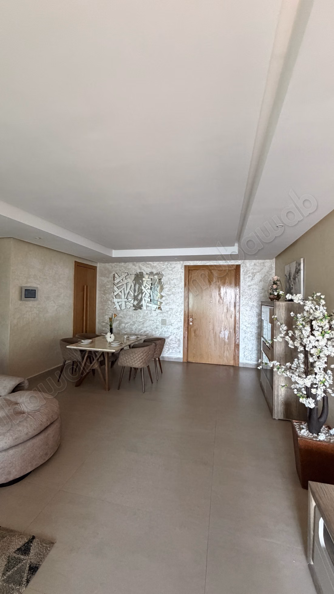 Louez cet appartement à Casablanca Marina. 
2 chambres agréables. 
Bien meublé