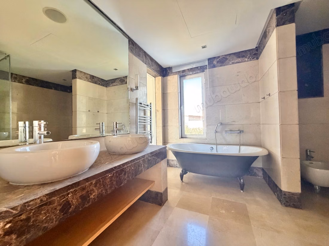 Magnifique villa front golf en location