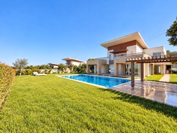 Magnifique villa front golf en location