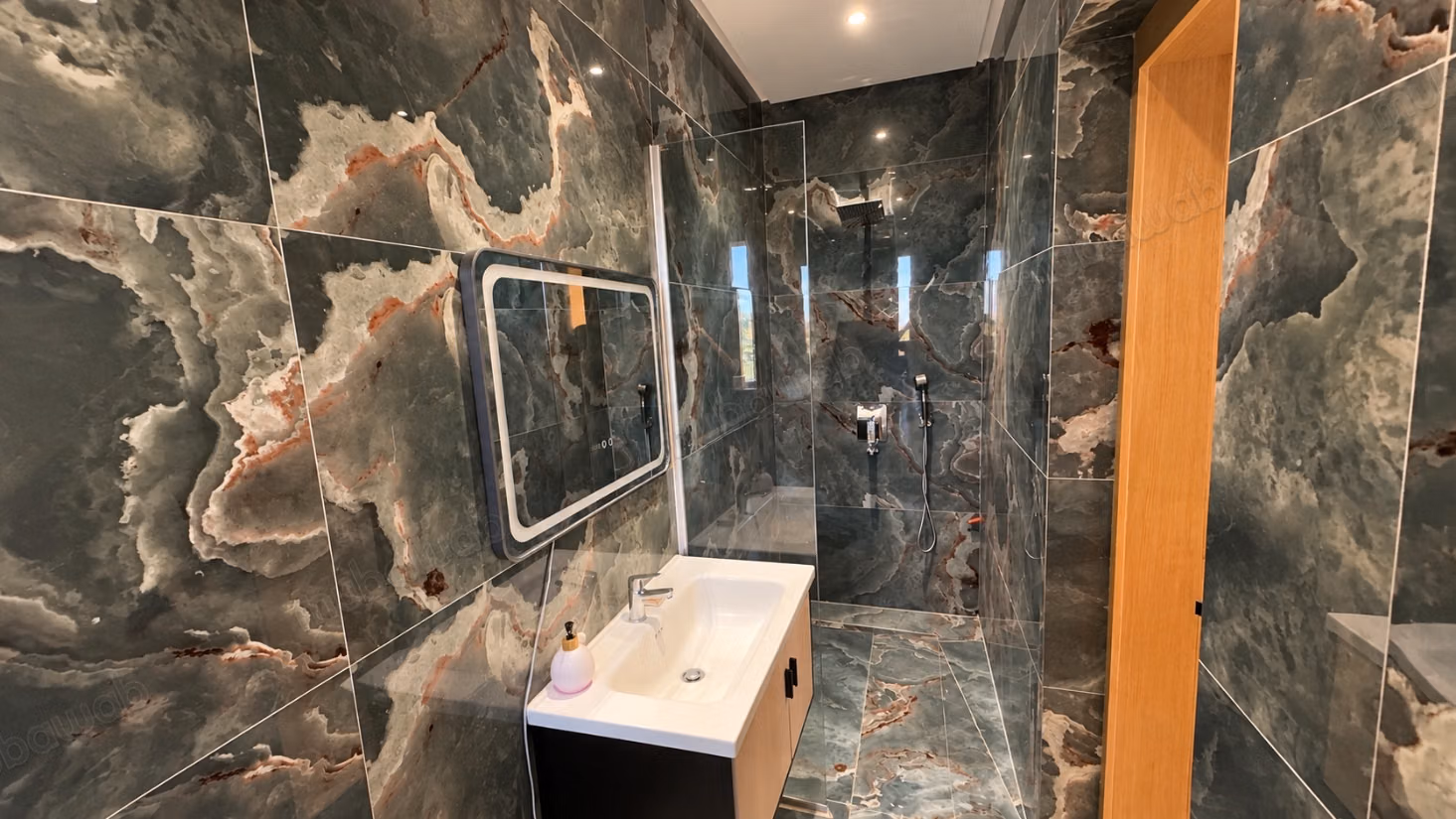 Stupenda villa in affitto a El Ghiate. 10 camere confortevoli. Aria condizionata e piscina