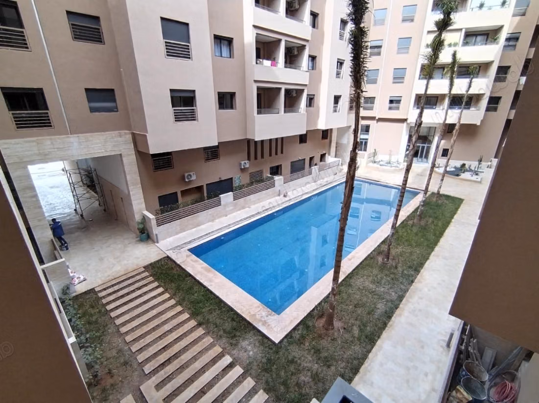 Bel appartement en location à Hivernage. 3 pièces. Prestation de conciergerie, belle Piscine