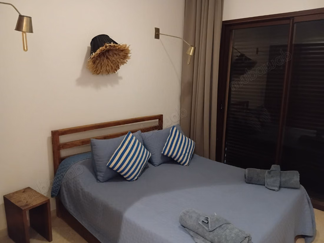 Single-storey villa with pool