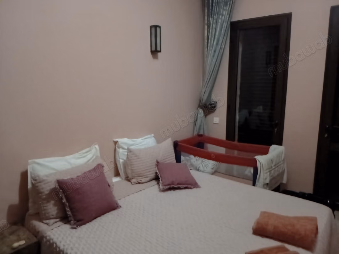Single-storey villa with pool
