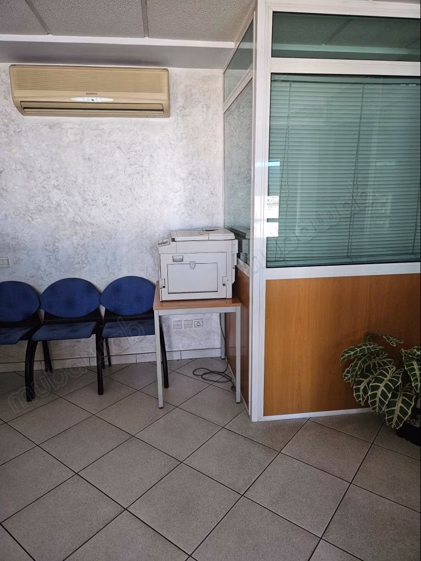 Bureaux à l'achat à La Gironde.
Superficie 68 m²