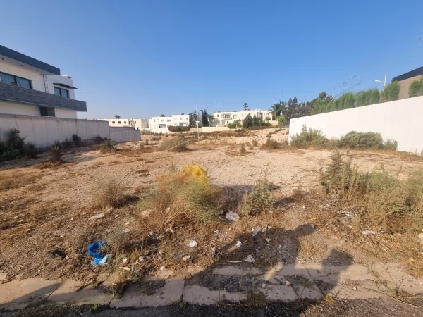 Terrain à la vente à Illigh. 
Superficie 601 m²