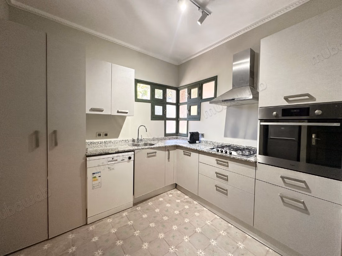 À LOUER – Spacieux appartement en plein Hivernage
