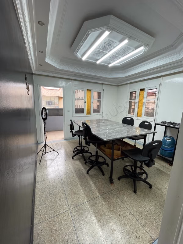 Beaux bureaux à louer à Massira 1.
Surface de 129 m².
Internet
