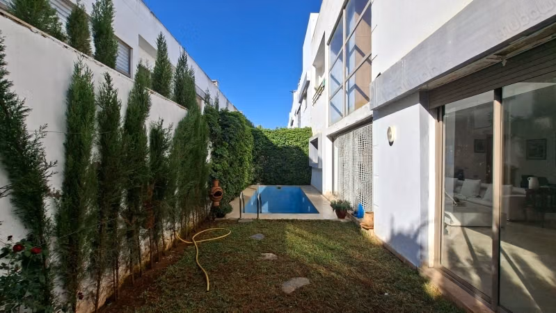 Villa 6 chambres 300 m² 
Bouskoura proche BoVillage