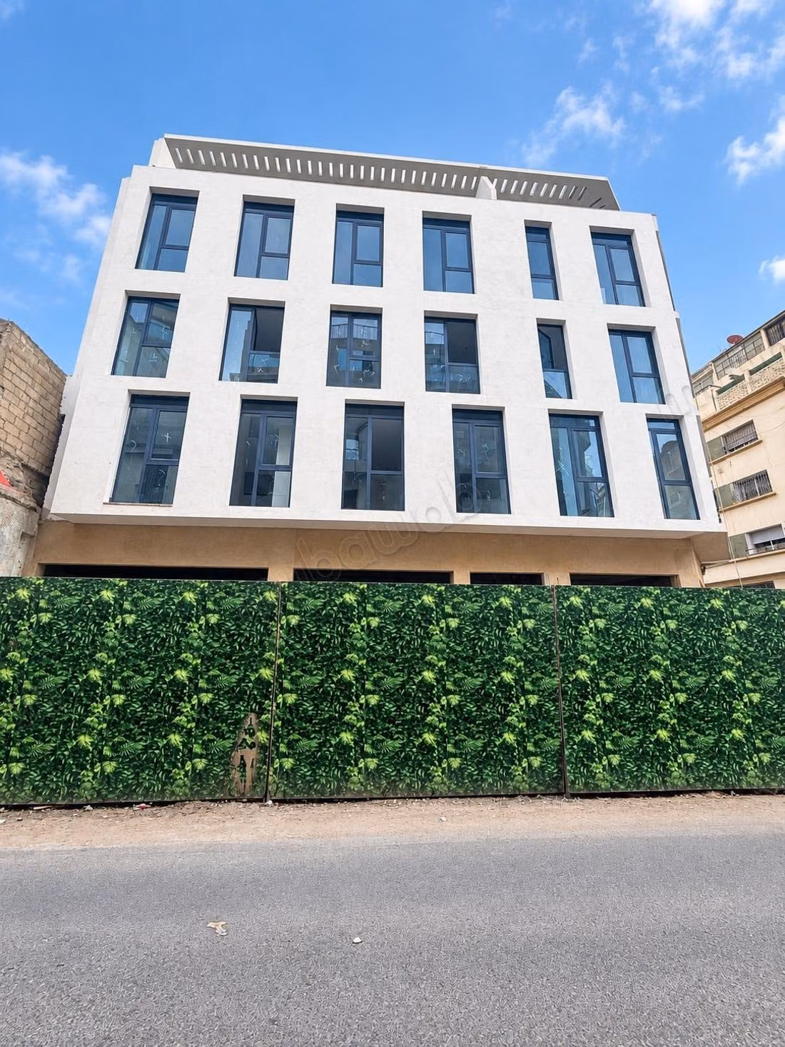Beauséjour/New building 1100 m² near CFC