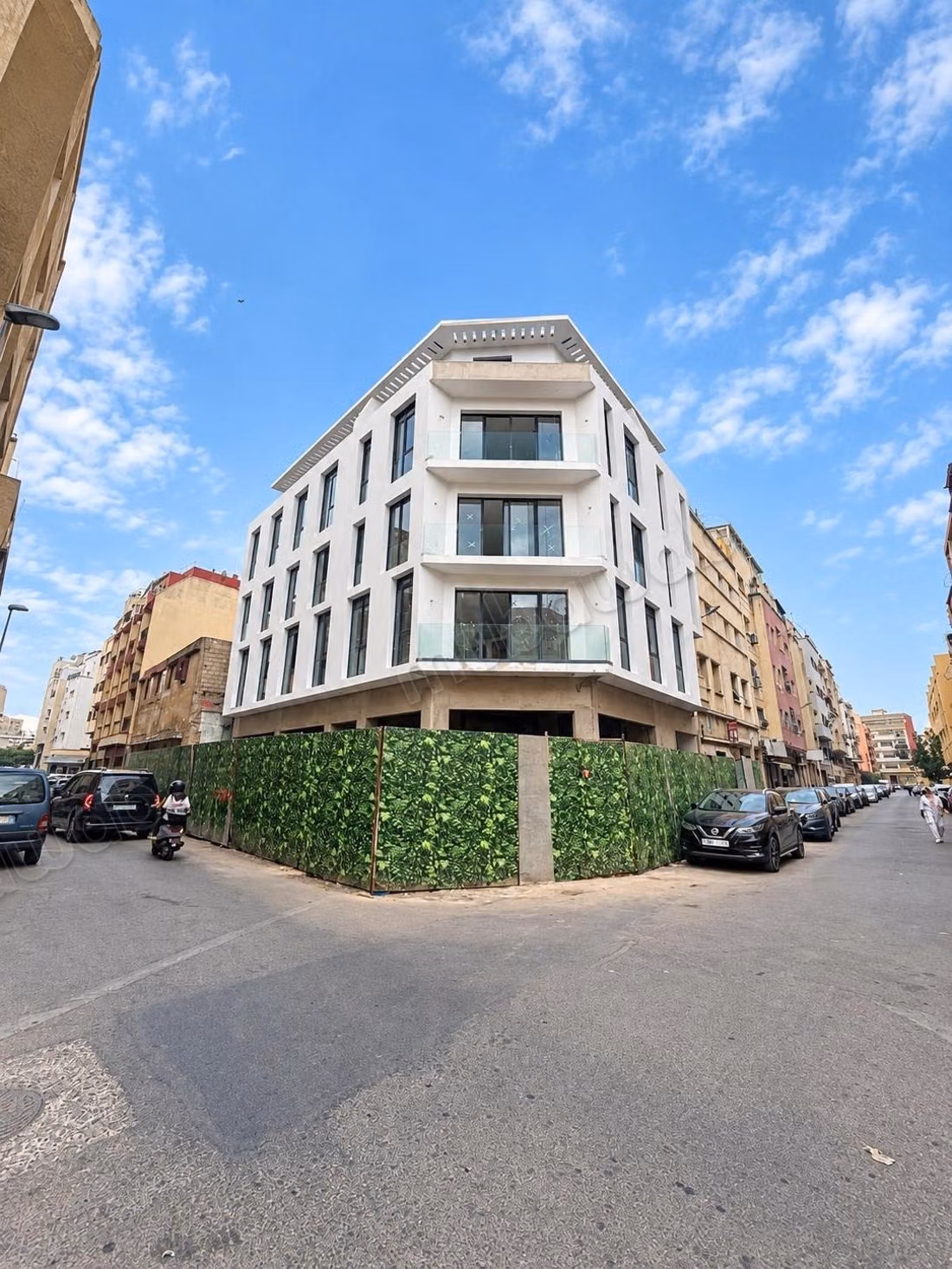 Beauséjour/New building 1100 m² near CFC