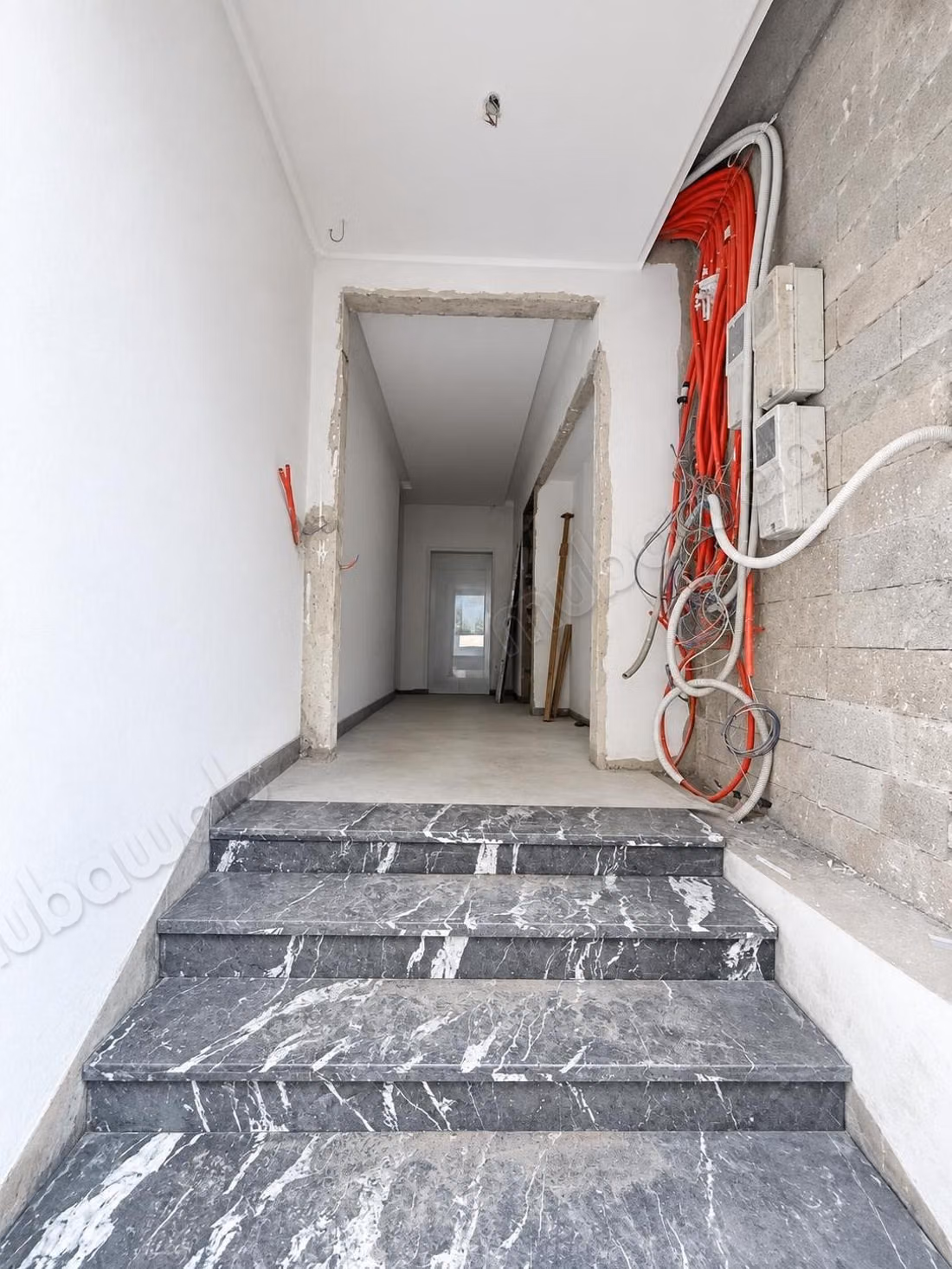 Beauséjour/New building 1100 m² near CFC