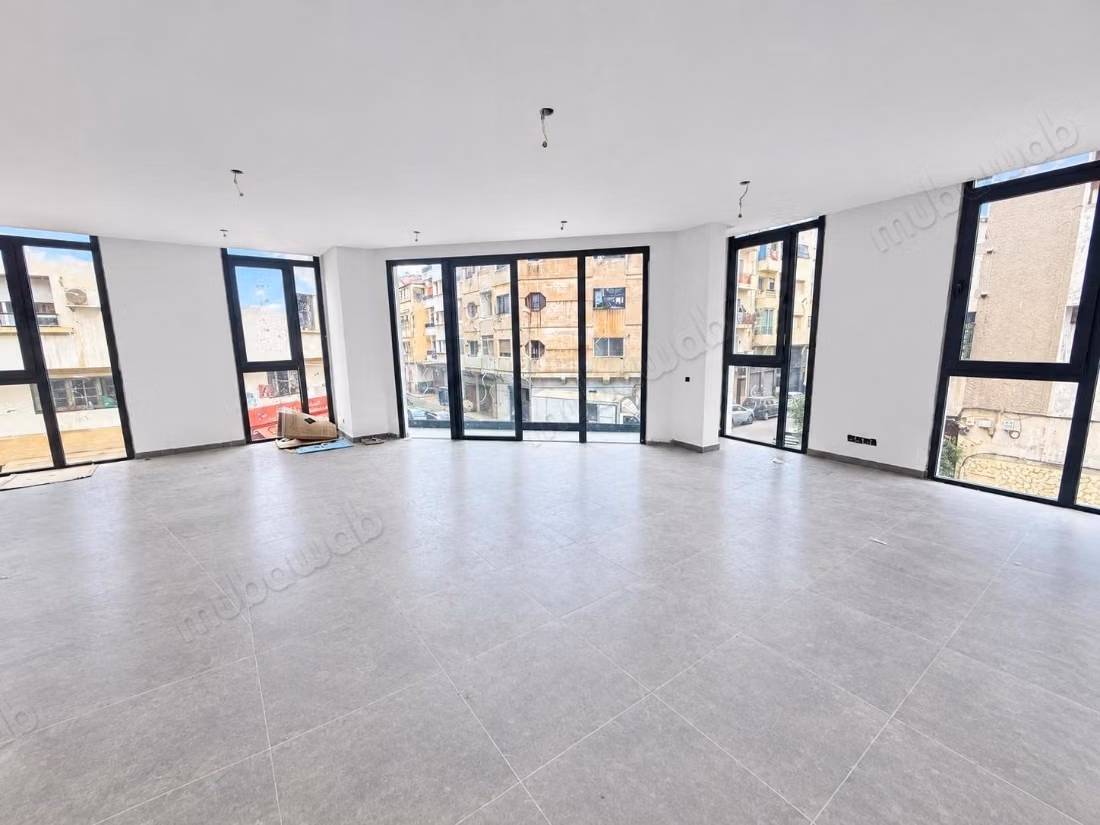 Beauséjour/New building 1100 m² near CFC