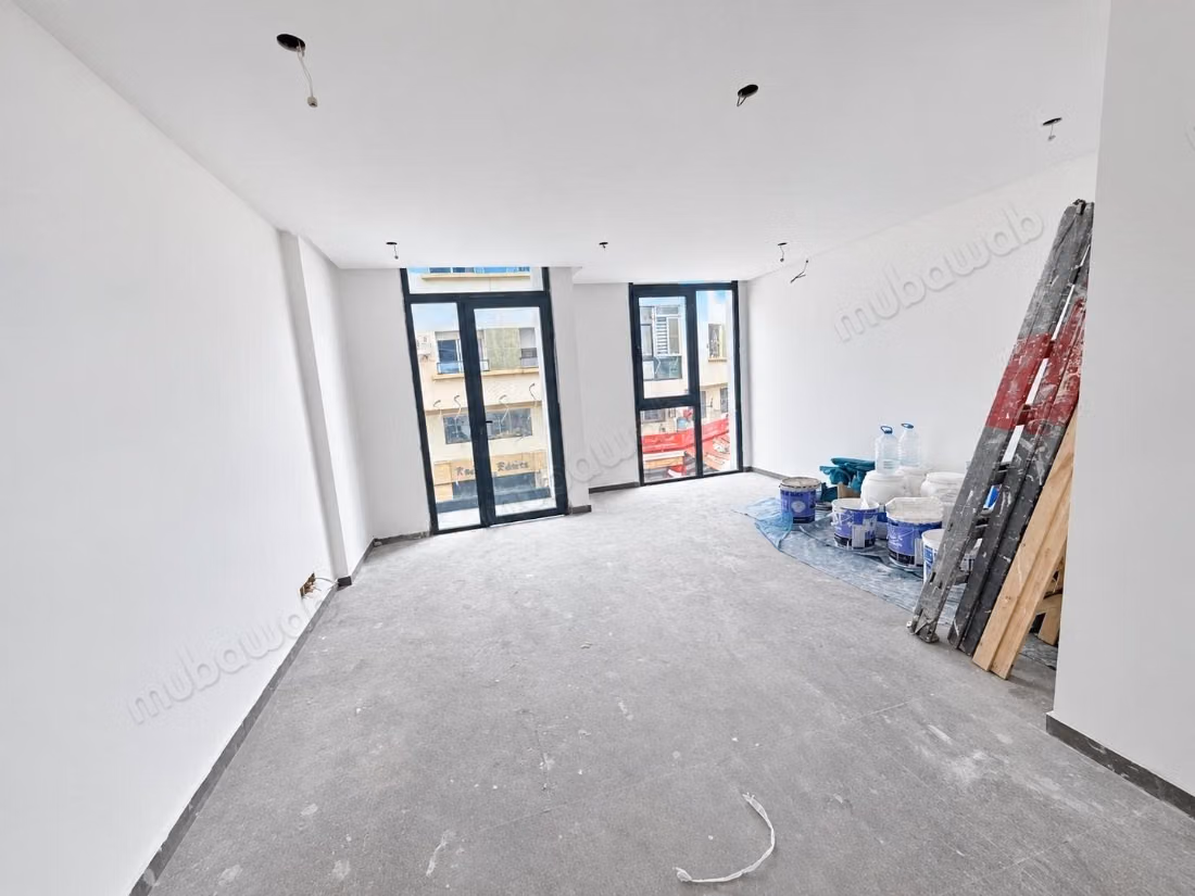 Beauséjour/New building 1100 m² near CFC