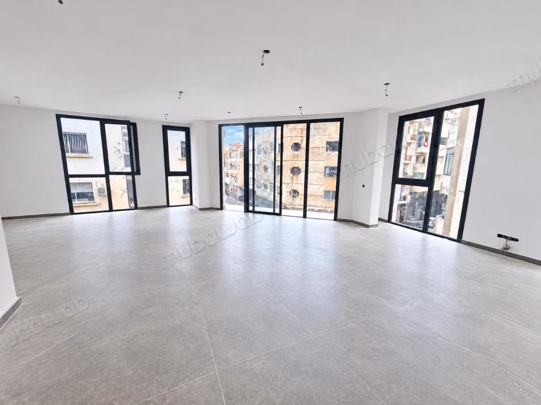 Beauséjour/New building 1100 m² near CFC