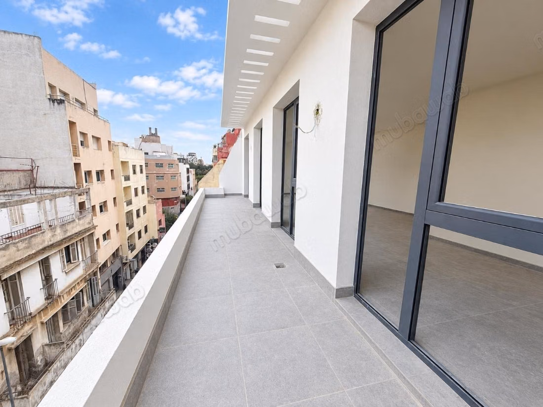 Beauséjour/New building 1100 m² near CFC