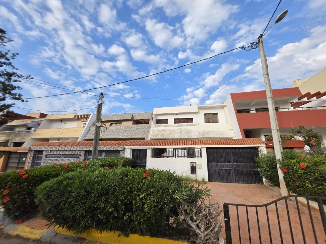Spacious house on 3 levels, close to the sea