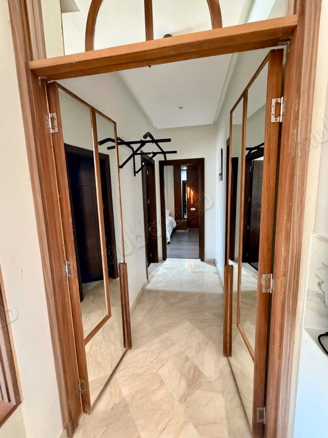 Très bel appartement de luxe haut standing en location à Founti.
Superficie 120 m².
Meublé