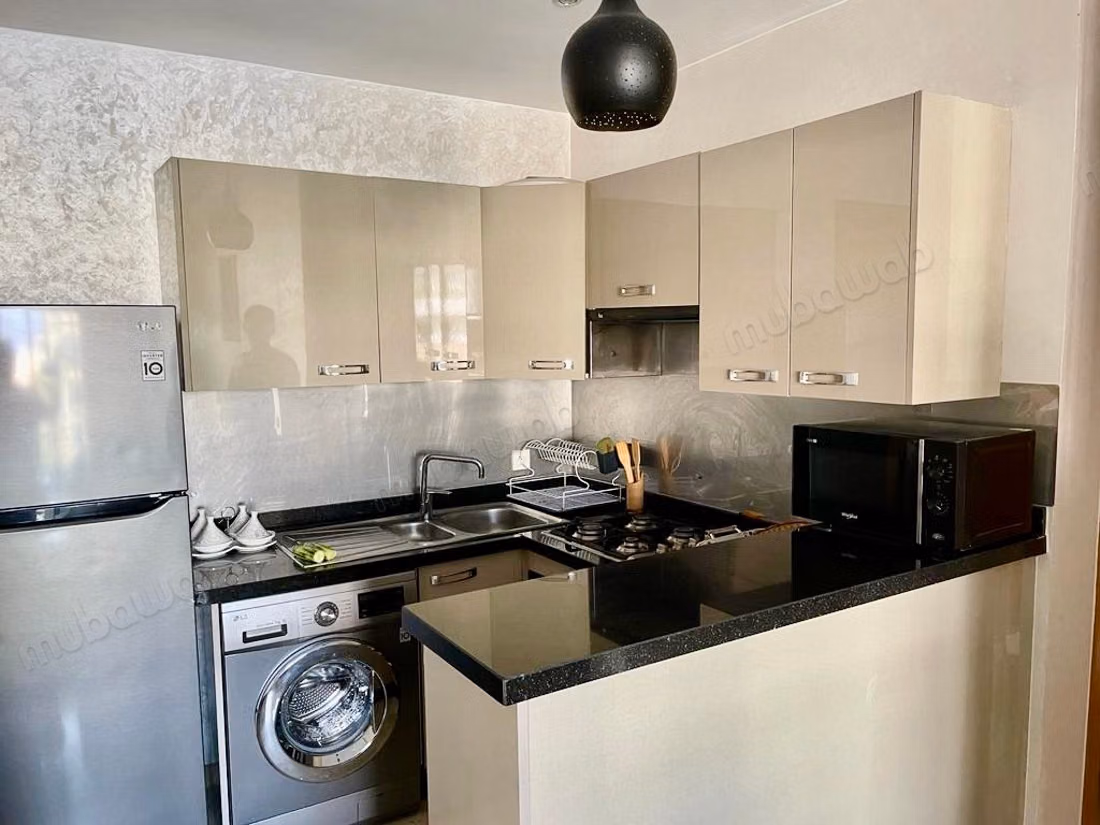 Zeer mooi luxe appartement te huur in Founti. Oppervlakte 120 m². Gemeubileerd